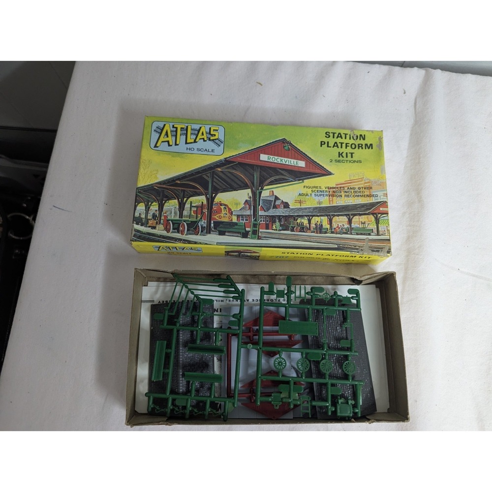 Vintage Atlas HO scale railroad train model Station Platform kit #707 locomotive